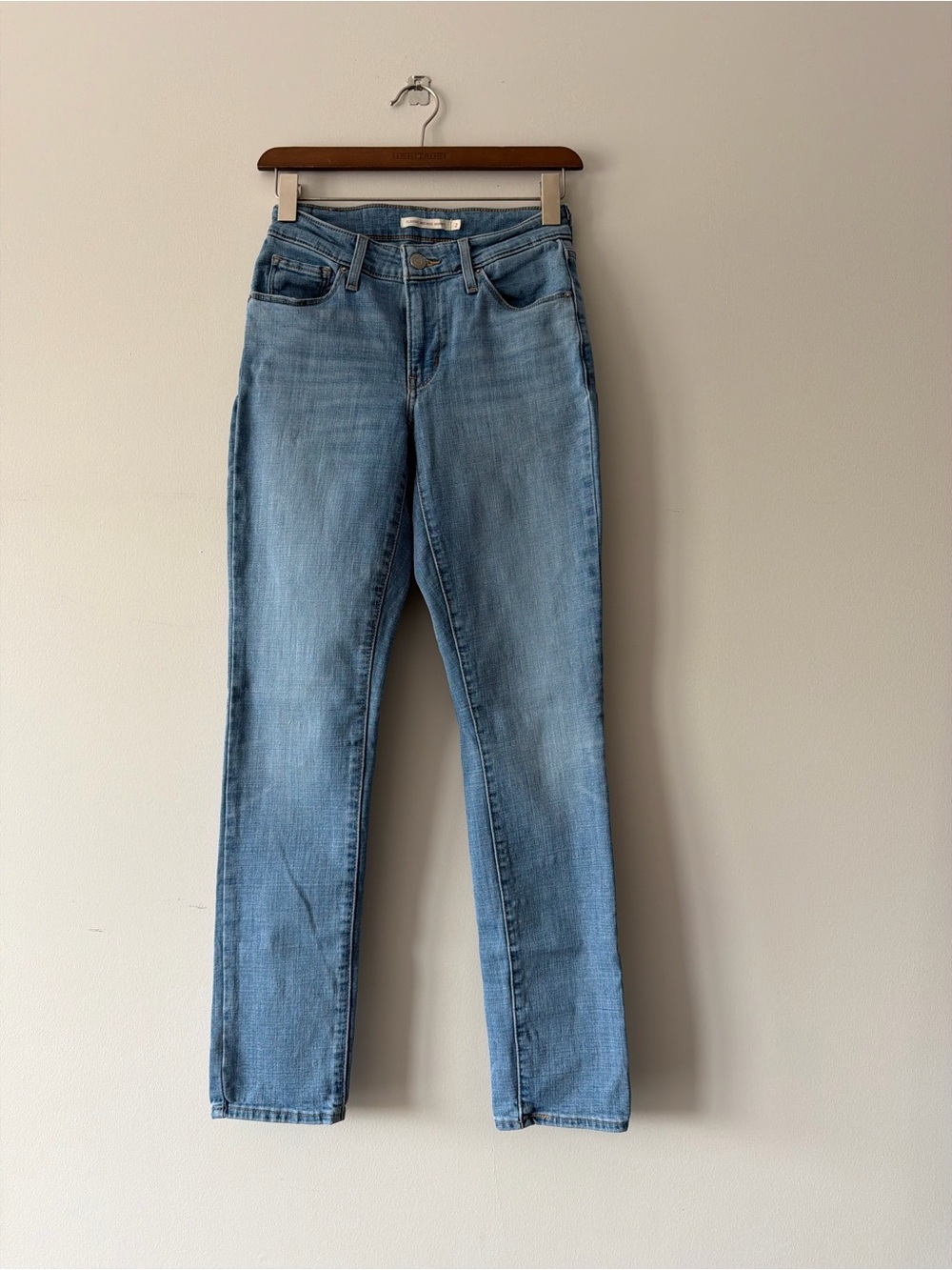 Levi’s Women’s Classic Mid rise Skinny Jeans size 2